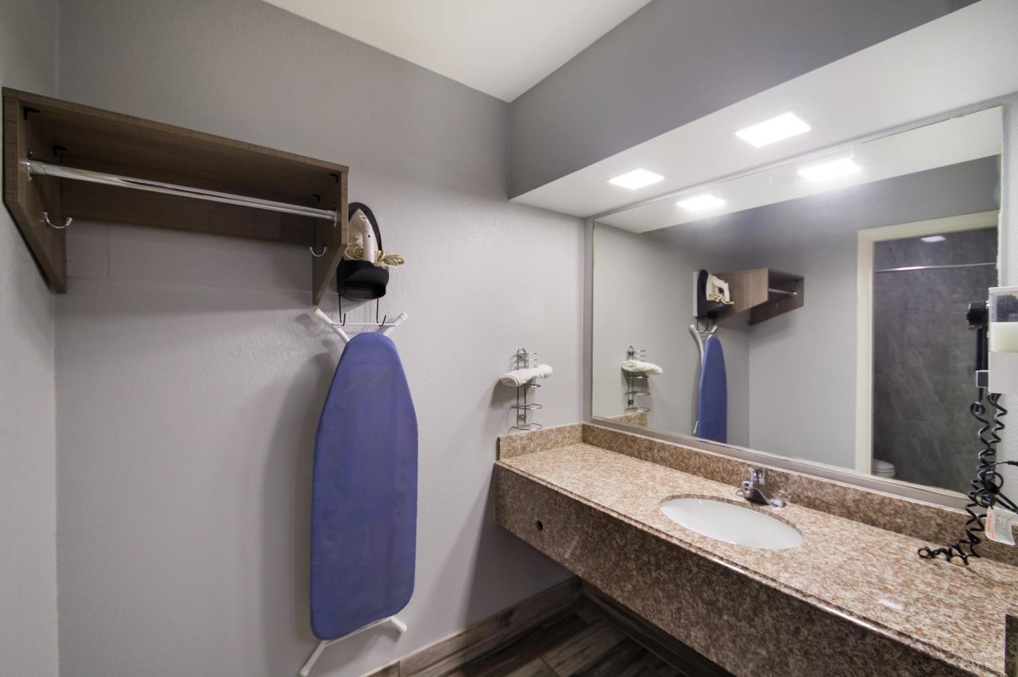 Americas Value Motel Buda