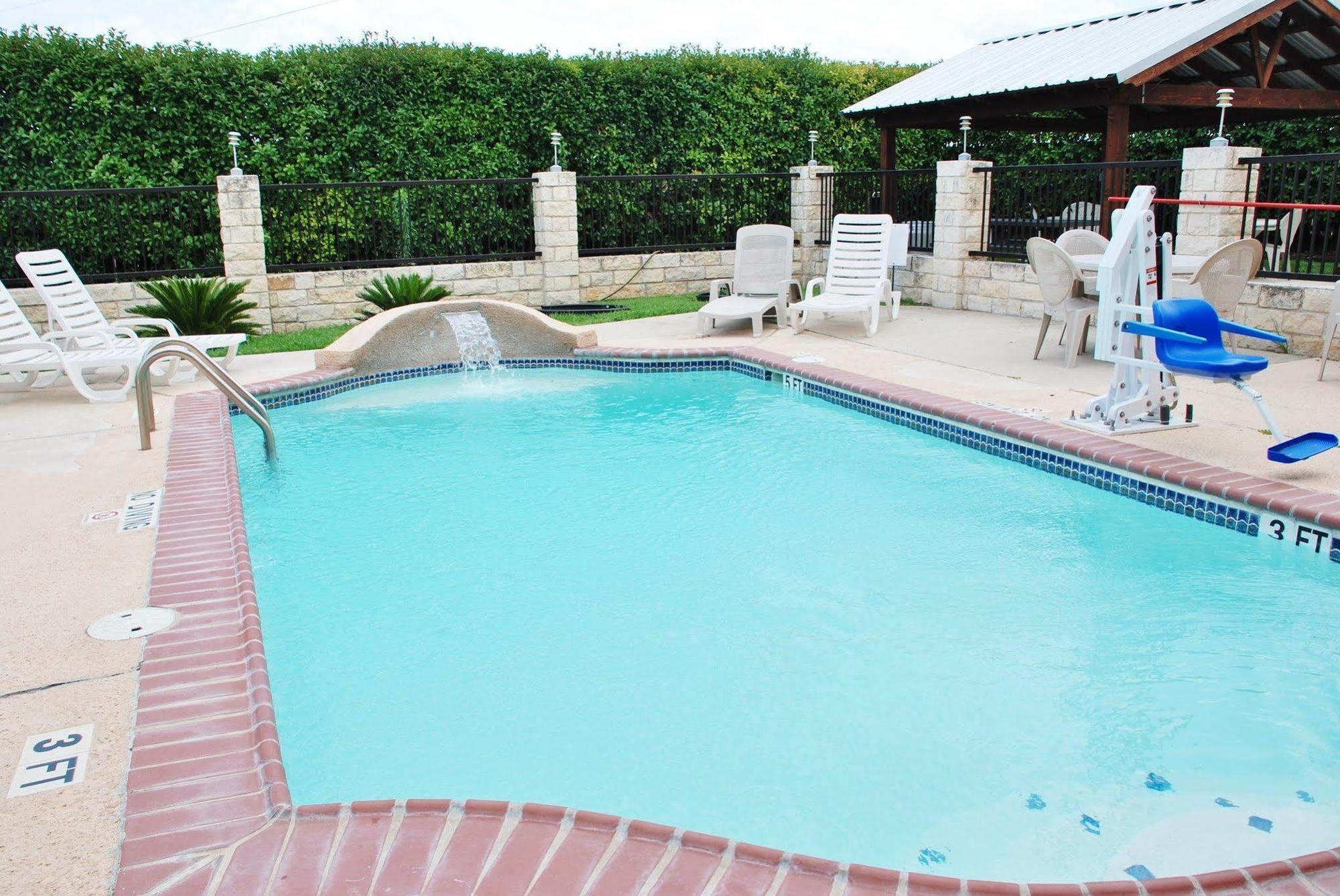 Americas Value Motel Buda